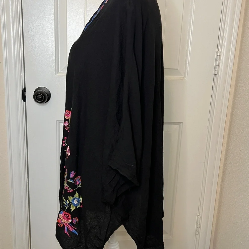 Umgee Casual Black Floral Embroidered Kimono Cardigan Coverup Small / Medium